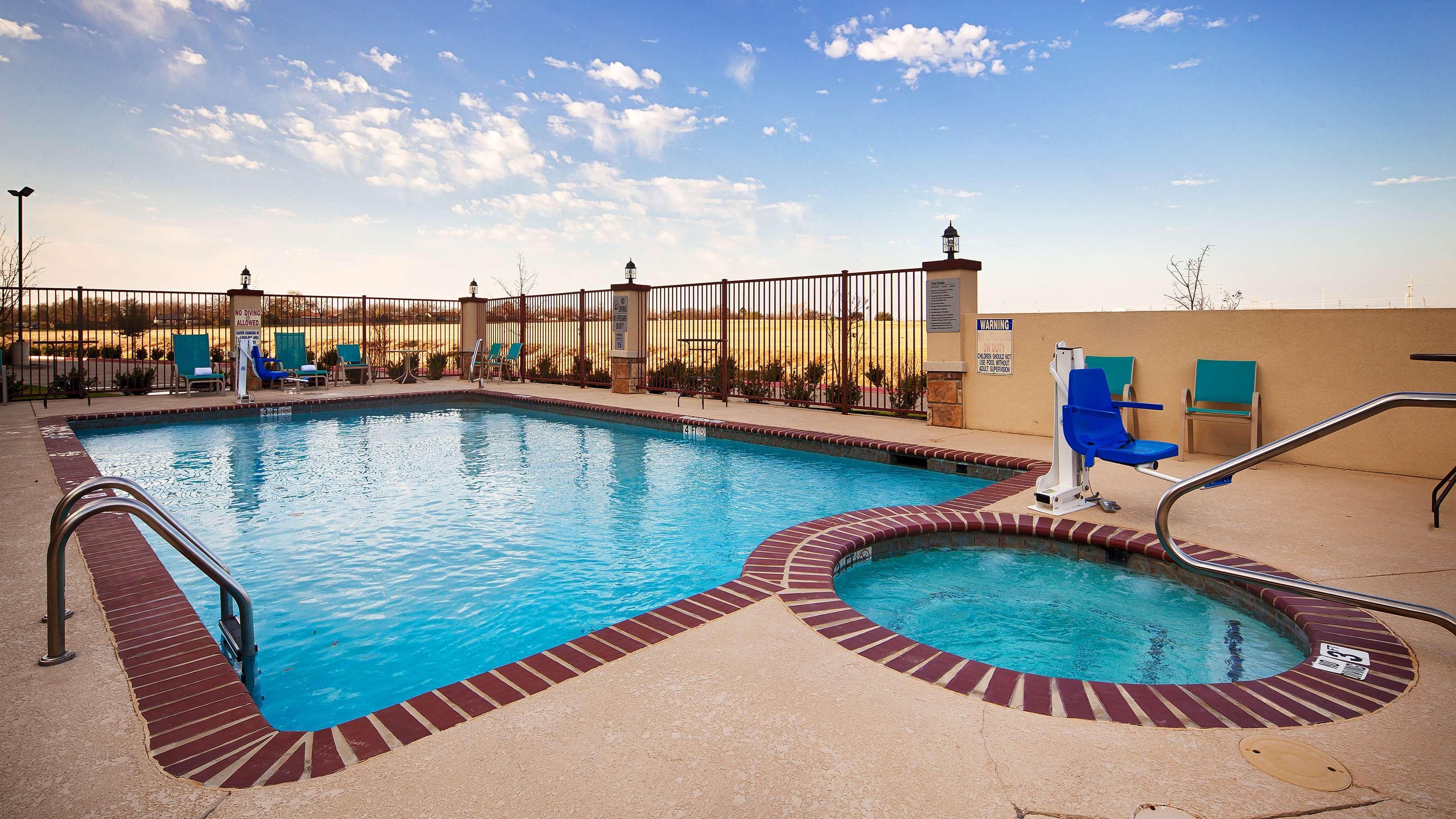 Best Western Plus Fort Worth Forest Hill Inn & Suites Buitenkant foto